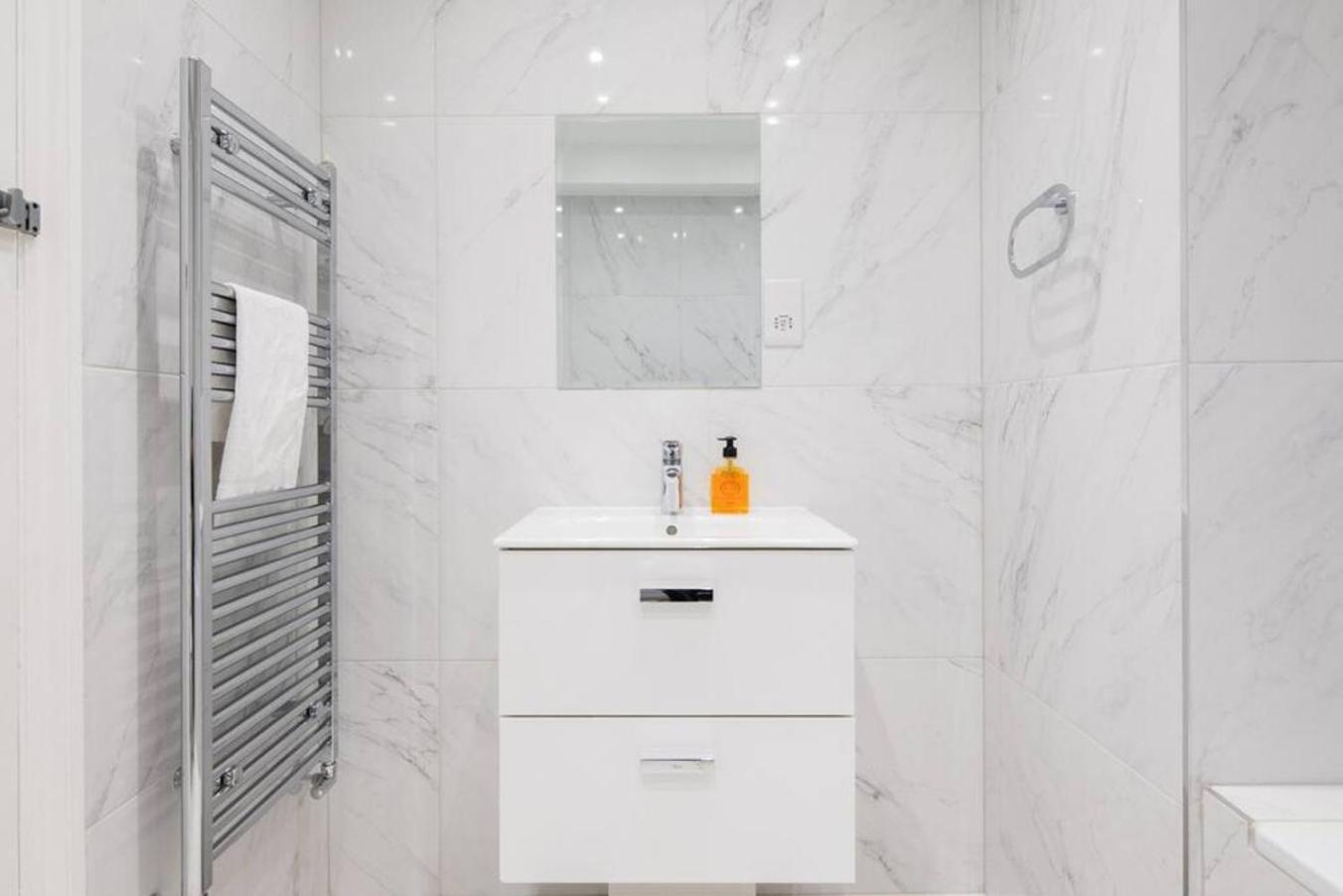 Steps From Hyde Park 2Br 2Bath Sleeps 6 Lägenhet London Exteriör bild